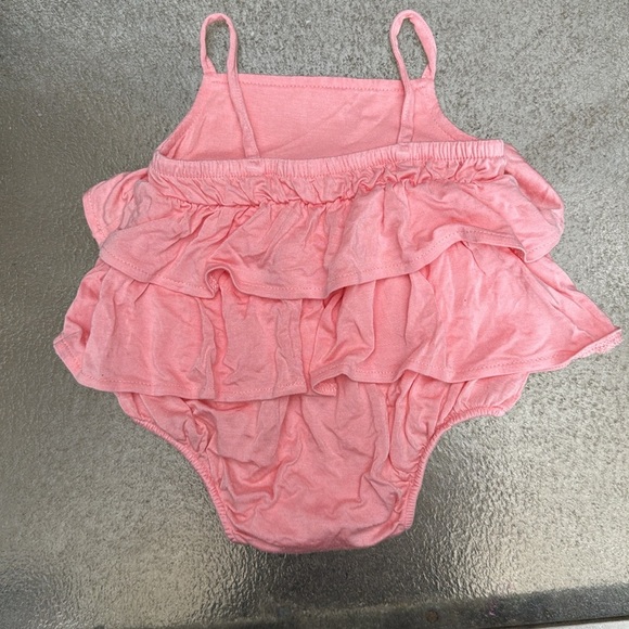 Posh Peanut peach colored bamboo ruffled romper size 3-6M - Picture 2 of 4